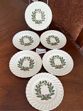 6 VTG Unmarked SCIO Holly Christmas Swirl Scalloped 6.25” Bread & Butter Plates